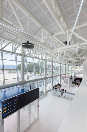  Vista dell'ambiente interno dell'aeroporto