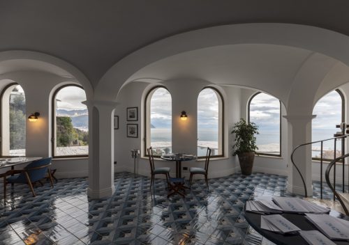 Ambiente interno all'albergo