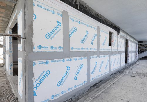 Durante i lavori, particolare del rivestimento in lastre esterno