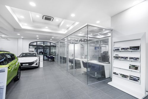 Vista interna del concessionario - Roma