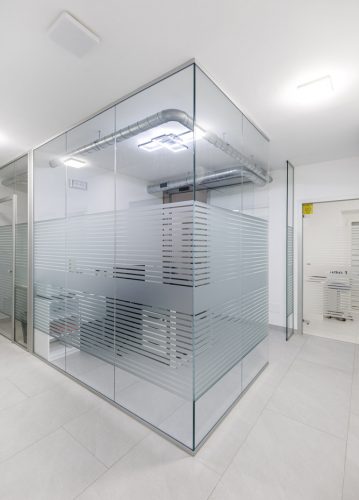 Ufficio vetrato dello studio dentistico - Ariccia (RO)