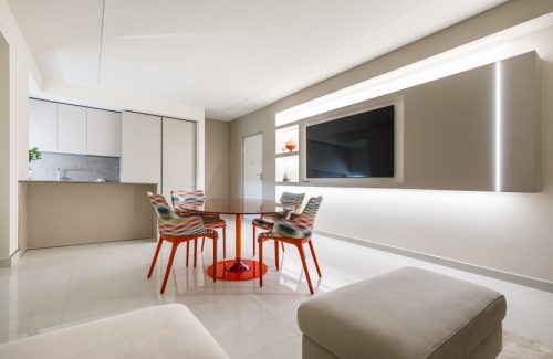 Interna di un appartamento vista dal soggiorno