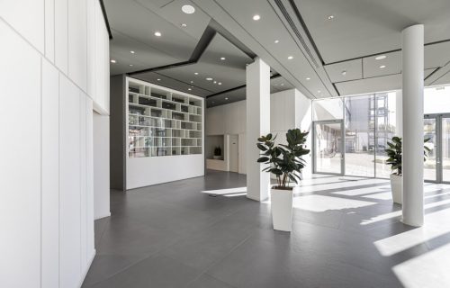 Vista laterale della hall d'ingresso