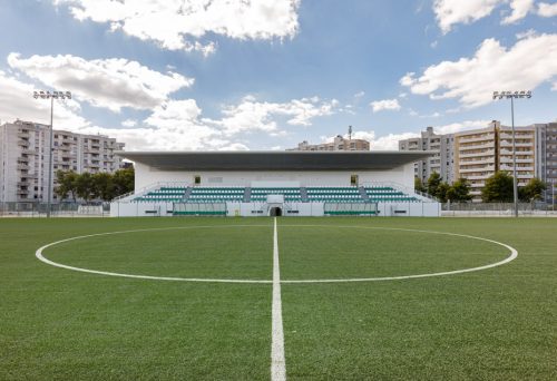 Vista frontale esterna - Stadio Comunale Renzino Paradiso