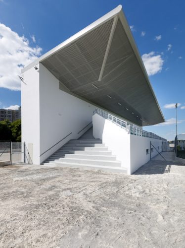Vista laterale esterna - Stadio Comunale Renzino Paradiso