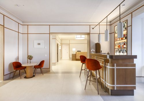Lounge bar