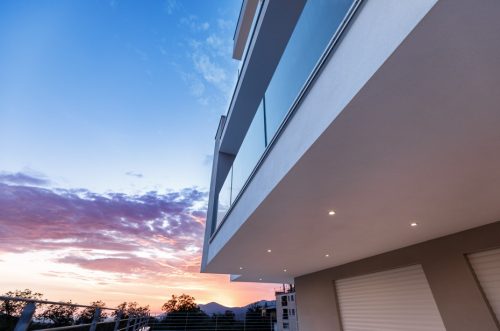 Particolare delle terrazze esterne al tramonto