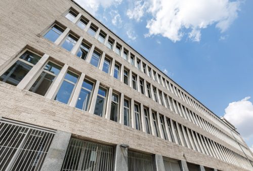 Vista laterale esterna della scuola