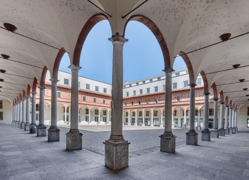 Vista del piazzale dal colonnato