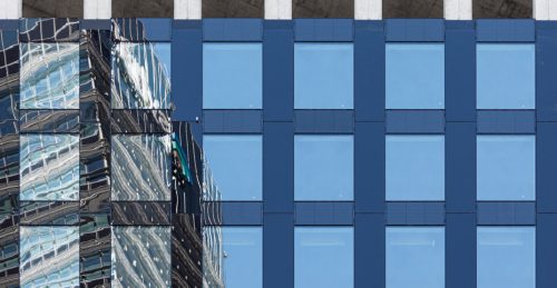 Particolare della facciata esterna vetrata