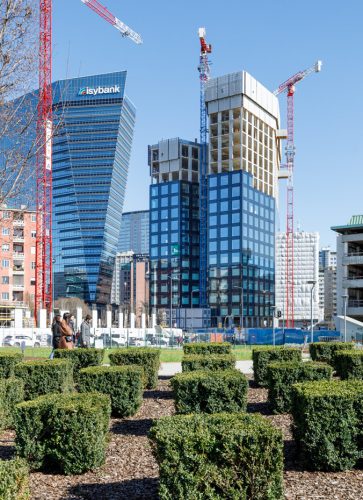 Durante i lavori, vista esterna generale del complesso per uffici