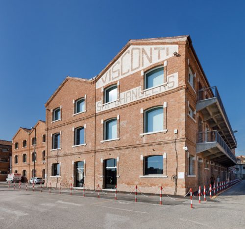 Vista esterna dell'Università 