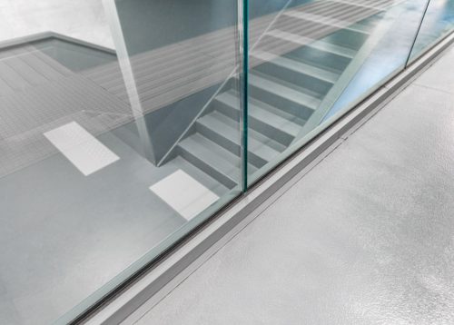 Dettaglio del profilo in alluminio per il parapetto