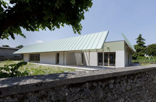 Vista esterna dell'edificio dalla strada