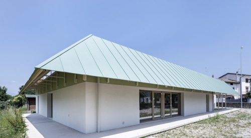 Vista ad angolo dell'esterno dell'edificio