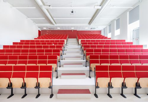 Vista frontale auditorium universitario