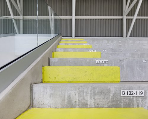 Scalinate degli spalti con parapetto