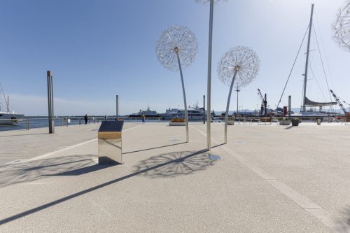 Dettaglio della pavimentazione e dell'arredo