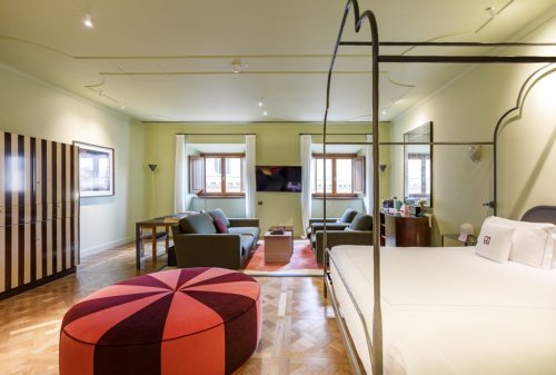 Vista interna di una camera dell'albergo