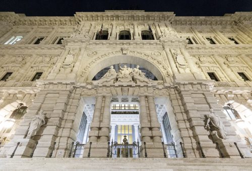 Particolare esterno di notte