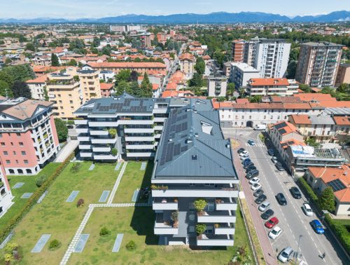 Vista esterna sul lato corto del complesso residenziale
