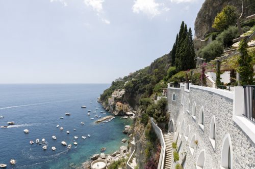 Vista panoramica dell'albergo sul mare