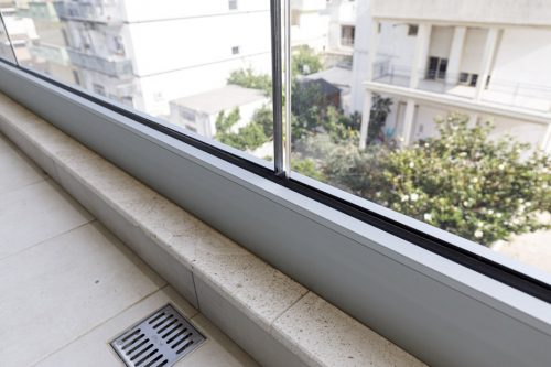 Dettaglio dell'accessorio per il vetro