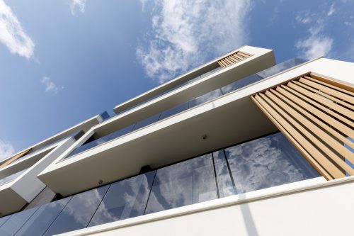 Particolare laterale della facciata