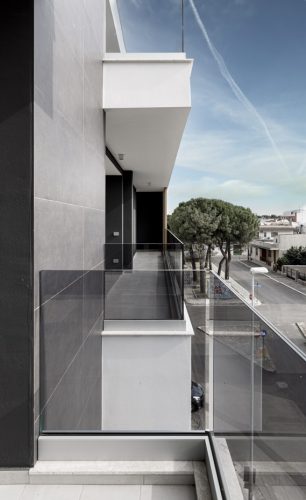 Vista verticale dal balcone