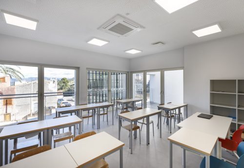 Vista interna di un'aula dell'edificio scolastico