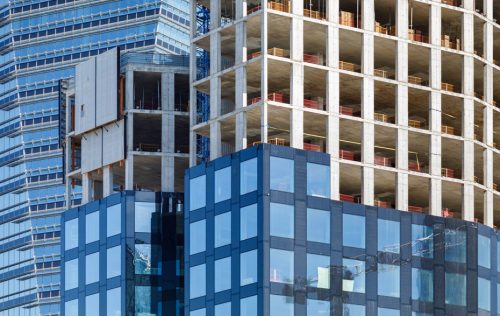 Durante i lavori, particolare in costruzione della facciata