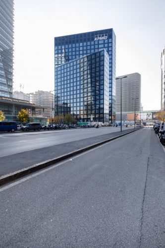 Vista esterna del complesso per uffici dalla strada