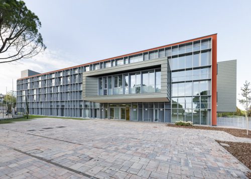 Facciata principale con ingresso