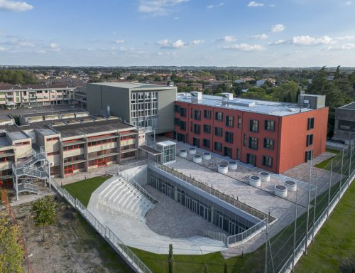 Vista aerea della scuola dal lato dell'anfiteatro