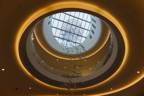 Lucernario circolare interno al centro commerciale