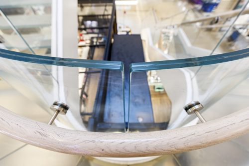 Dettaglio del parapetto curvo