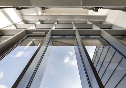 Particolare di una parete vetrata