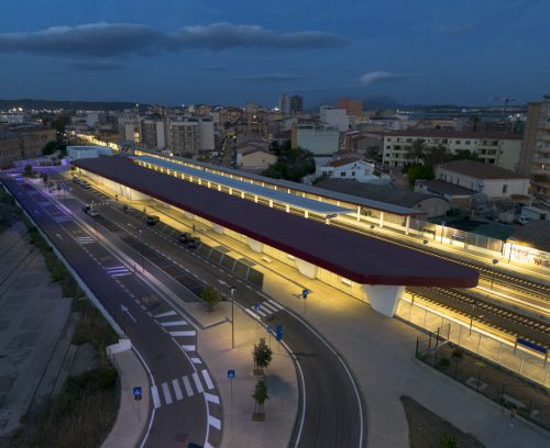 Vista aerea notturna della stazione