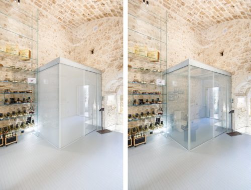 Blocco bagno con vetro oscurante, acceso e spento