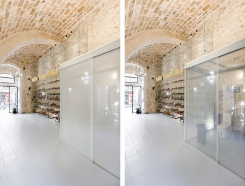 Esterno del bagno con vetro oscurante, acceso e spento