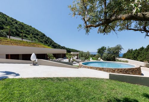 Dettaglio della struttura dal giardino