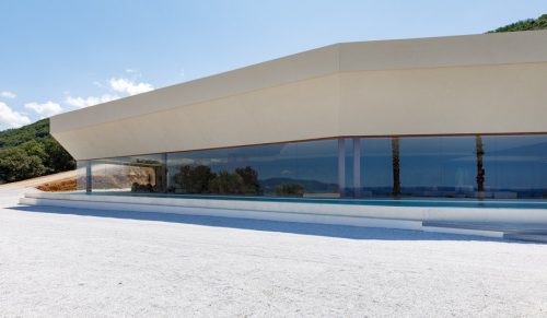 Vista frontale della facciata principale