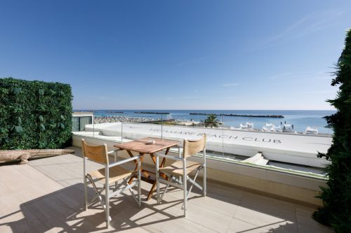 Vista esterna di una terrazza dell'hotel