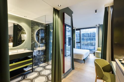 Ambiente interno alla camera vista dall'ingresso